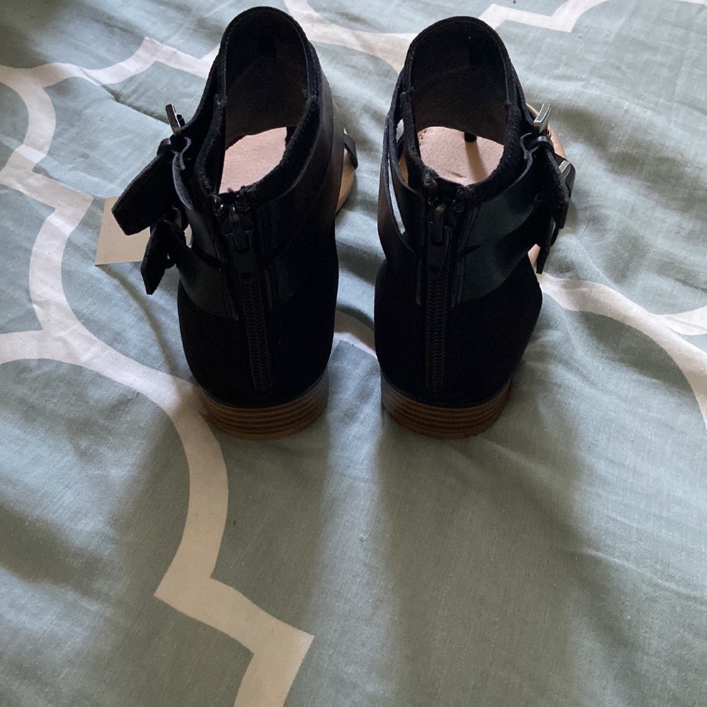 Sandals - Picture 3 of 4
